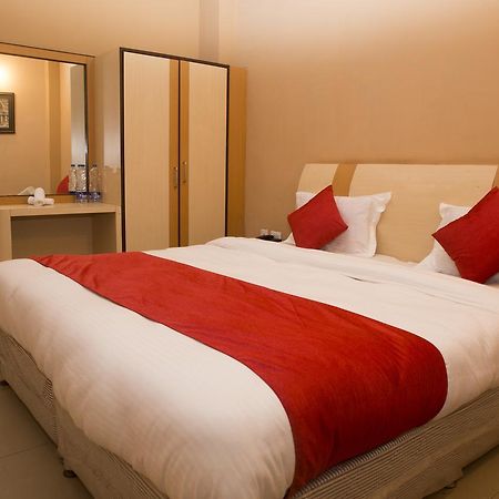 Oyo 3345 Shubham Beach Hotel Пури Екстериор снимка