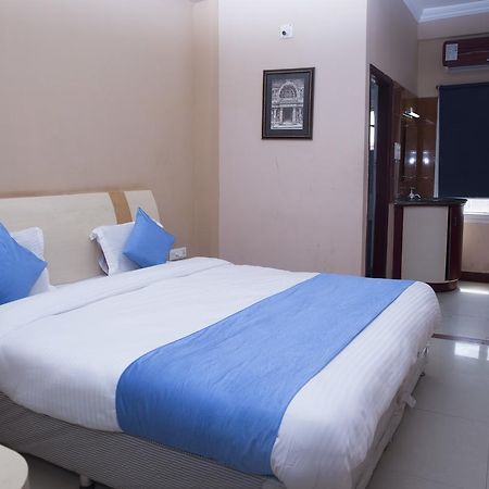 Oyo 3345 Shubham Beach Hotel Пури Екстериор снимка