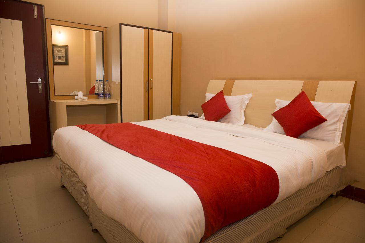 Oyo 3345 Shubham Beach Hotel Пури Екстериор снимка