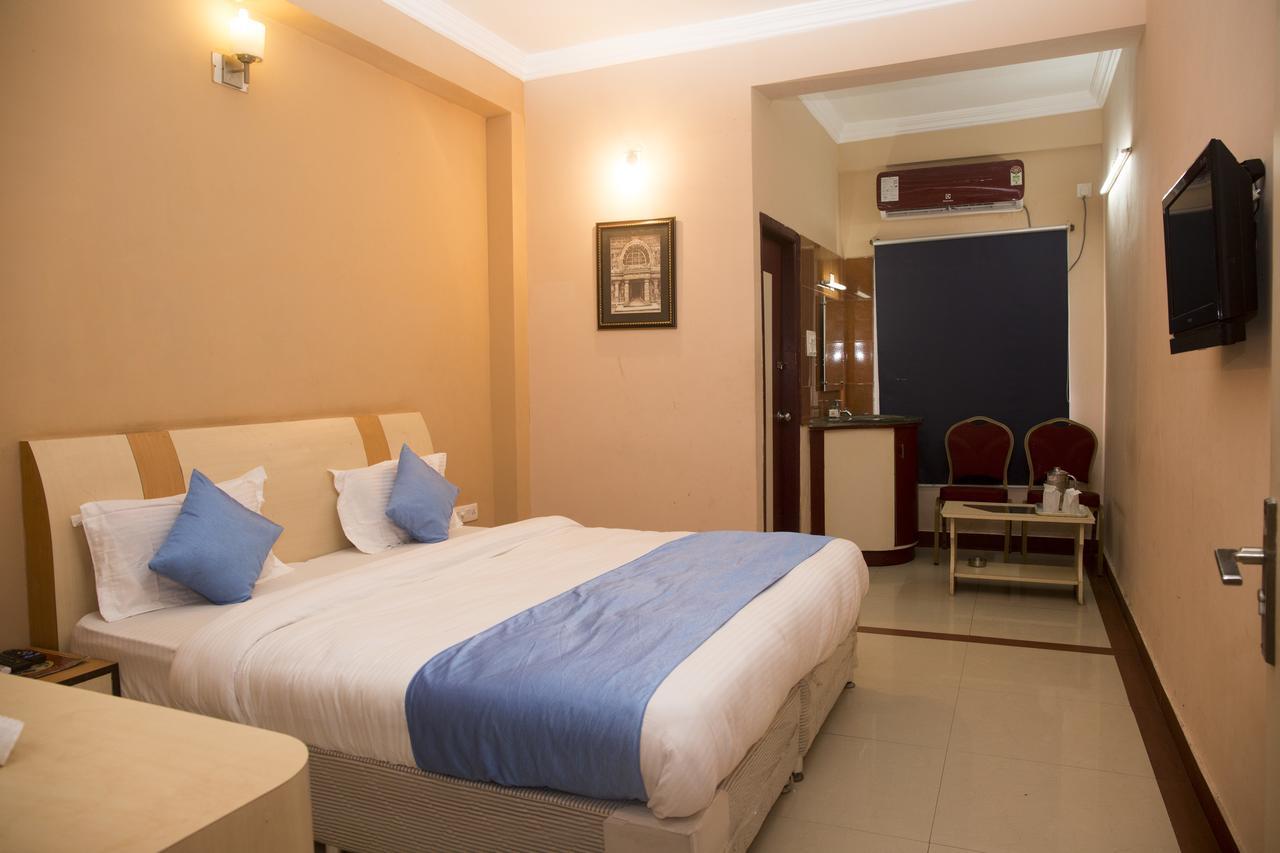 Oyo 3345 Shubham Beach Hotel Пури Екстериор снимка