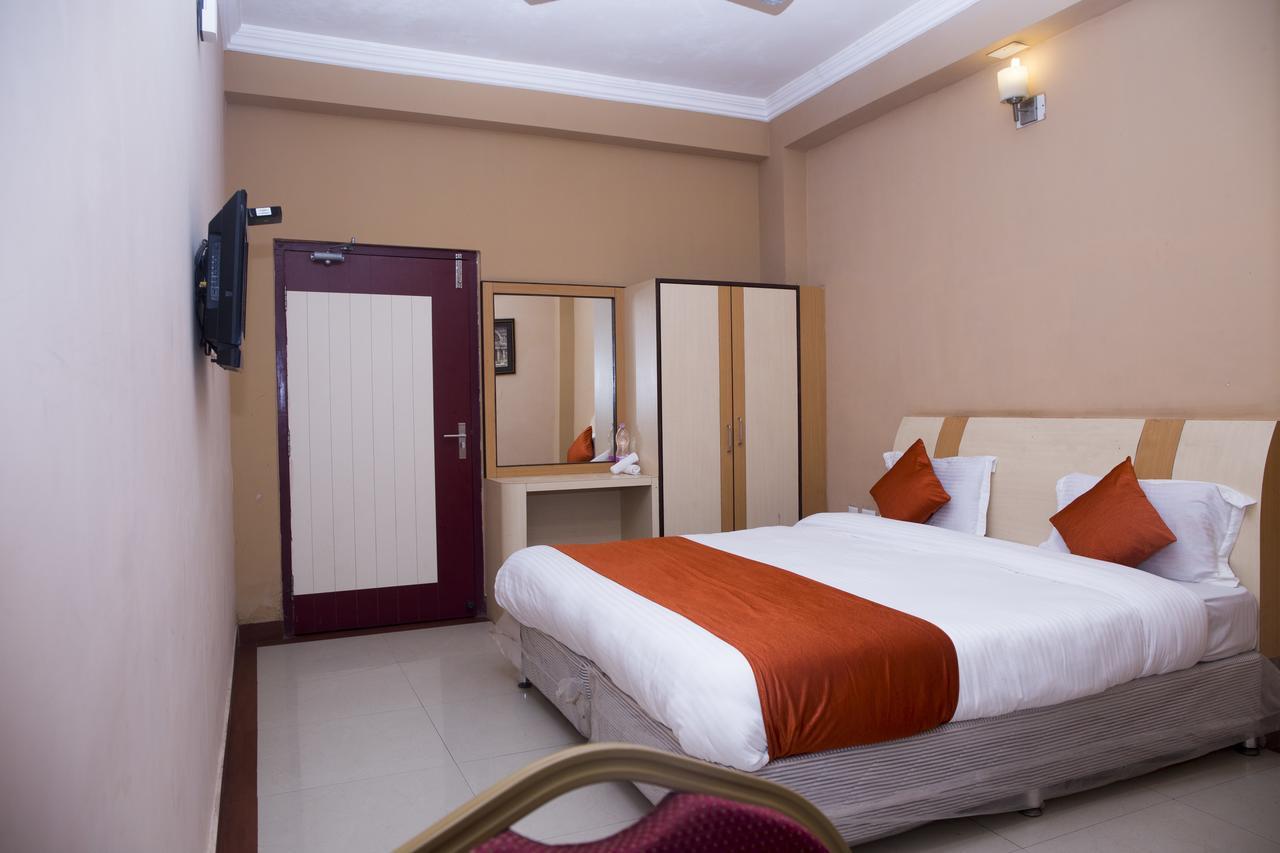 Oyo 3345 Shubham Beach Hotel Пури Екстериор снимка